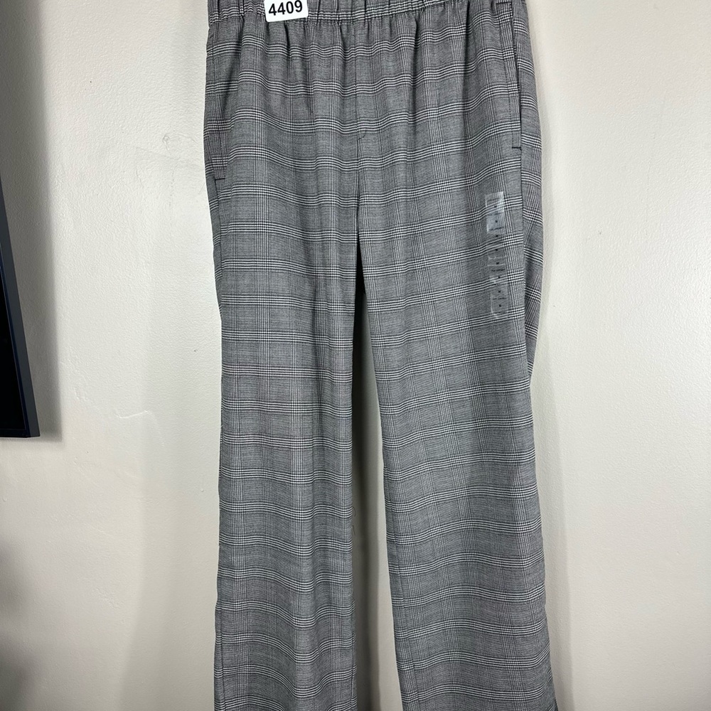 Free Assembly medium nwt 15-1/2 waist rise 12 29” inseam elastic waist pocket